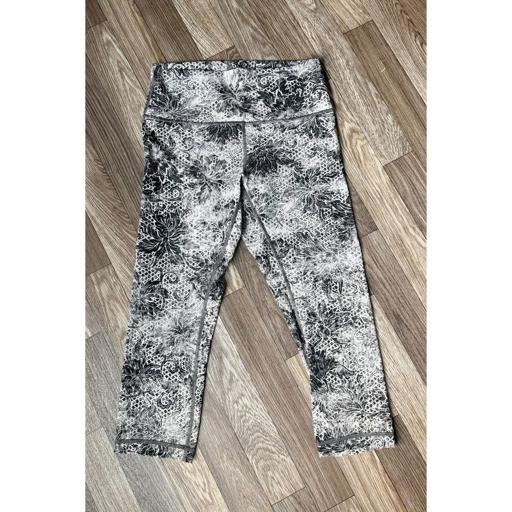 Lululemon Wunder Under high-rise crop 21” lace print leggings (8)